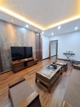 BÁN GẤP NHÀ NGUYỄN TRÃI Ở LUÔN ,CÁCH Ô TÔ 5m,35m*5T,MT3,4m giá chỉ 3,4 tỷ.
