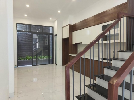 4,2 tỷ Bán Gấp Nhà đẹp Nguyễn Văn Cừ 46m, Ngõ rộng thoáng, tặng Full nội thất