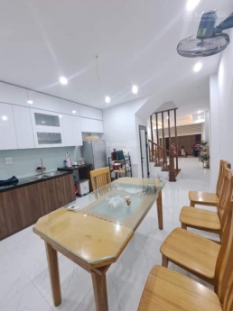BÁN GẤP NHÀ NGUYỄN TRÃI Ở LUÔN ,CÁCH Ô TÔ 5m,35m*5T,MT3,4m giá chỉ 3,4 tỷ.