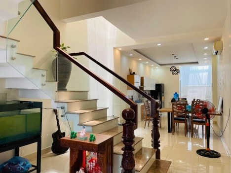 Bán nhà Lê Quang Định P1-GV. 2p ra Phạm Văn Đồng 70m2 3 lầu HXT giá 6,250 tỷ