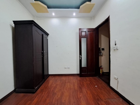 Chủ nhờ bán Gấp_Ngõ 133 Thái Hà_41m xây 5 Tầng,Ô Tô 16 chỗ cách nhà 10m_Giá chỉ 7 Tỷ.
