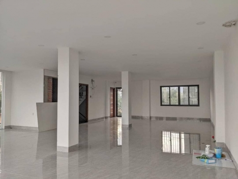Bán Căn Góc thích Quãng Đức Nha Trang , Khu VỰC kinh doanh Sầm uất . Tương lai phát triển rất mạnh