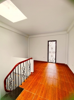 Bán nhà đẹp gần oto phố Bạch Mai Dt: 40m2 , Tầng : 5 , Mt : 4.3m2 Giá : 5 Tỷ !!!