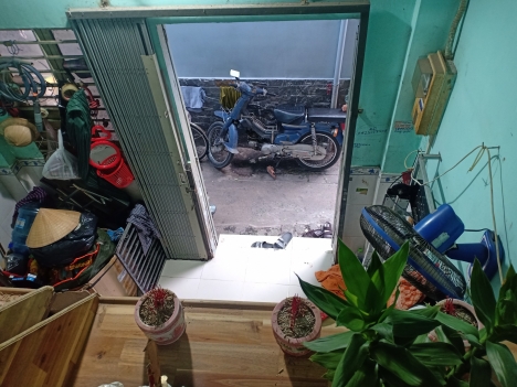 Kẹt tiền cần bán gấp căn nhà Âu Cơ , P9, TB. 14m2, nở hậu. Giá 2.1tỷ. A047
