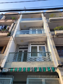 MẶT TIỀN ĐỐI DIỆN CÔNG VIÊN, ĐƯỜNG NHỰA Ô TÔ TRÁNH VỈA HÈ RỘNG ĐỔ XE THOẢI MÁI, SỔ VUÔNG VỨC, NHÀ