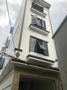 Hàng hiếm đón tết 5 Tầng Lạc Trung xe tải tránh nhau trước nhà