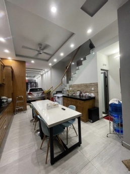 BÁN NHÀ PHÚ NHUẬN - DT KHỦNG -NGANG 4.5M-KHU VIP-GIÁ NHỈNH 15 TỶ.