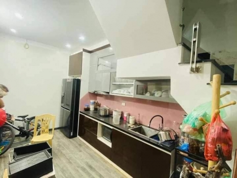Bán nhà trong số 8 ngõ 90 đường Thịnh Quang,Đống Đa,51m2,4 tầng,lô góc,ở ngay cực thích,giá bán chỉ