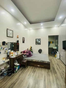 Bán nhà trong số 8 ngõ 90 đường Thịnh Quang,Đống Đa,51m2,4 tầng,lô góc,ở ngay cực thích,giá bán chỉ