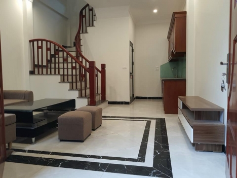 Bán nhà phố Ngọc Lâm-Long Biên , trung tâm phố, gần mọi tiện ích, chợ, trường học… nhà 5 tầng, giá