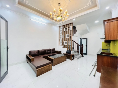 Cực Phẩm,Chùa Láng,Ngõ thông, 0m oto,Trước nhà 2,5M,2 Thoáng,35m_3,8 tỷ