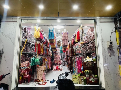 Bán nhà mặt tiền Lạc Long Quân ngay chợ vải Tân Bình. DT 5 x 14, 4 tầng, 4 PN giá 25.2 tỷ