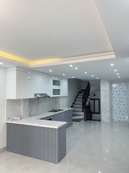 Nhà đẹp ở ngay phố Bát Khối, thang máy, ô tô, kinh doanh.