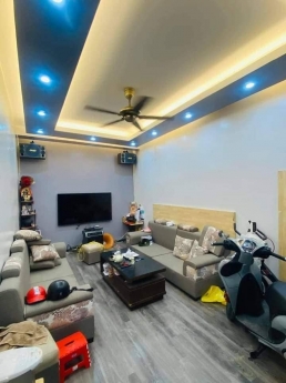 Bán nhà trong số 8 ngõ 90 đường Thịnh Quang,Đống Đa,51m2,4 tầng,lô góc,ở ngay cực thích,giá bán chỉ