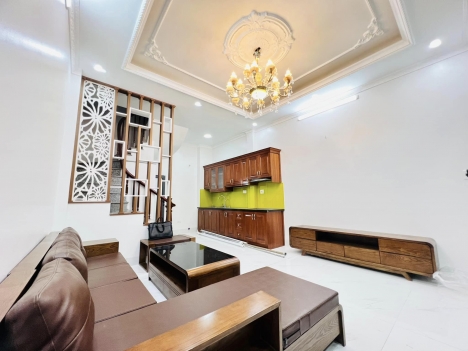 Cực Phẩm,Chùa Láng,Ngõ thông, 0m oto,Trước nhà 2,5M,2 Thoáng,35m_3,8 tỷ