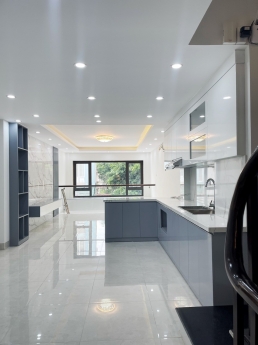 Nhà đẹp ở ngay phố Bát Khối, thang máy, ô tô, kinh doanh.