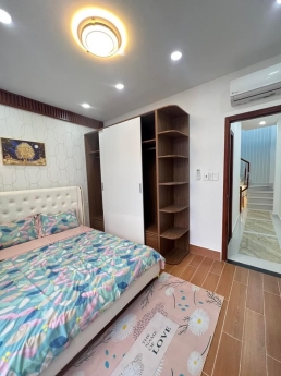 NHÀ TÔ HIẾN THÀNH, Q.10 – NGANG 5,6 M – TRUNG TÂM Q.10 – GIÁP QUẬN 1, Q3 - KINH DOANH ĐƯỢC – Chỉ