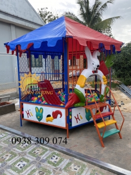 Nhà banh ngoài trời có mái che dành cho bé