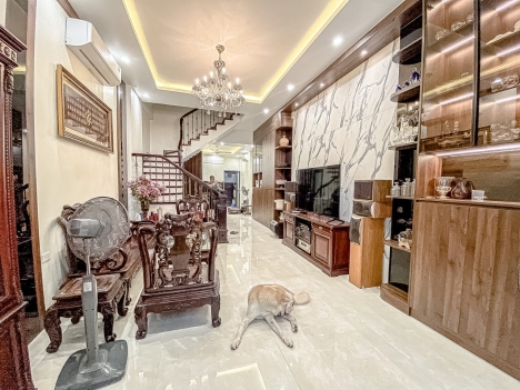 HIẾM, Đống Đa,Biệt Thự Mini,60m Oto tránh,Trước nhà 4M, 2 Thoáng,56m chỉ 4,95 tỷ