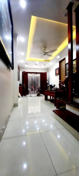 Bán nhà Thạch Bàn 50m2, 5 tầng, mặt tiền 4.5m, giá 7.6 tỷ, ngõ ô tô tránh, 10 phút sang phố