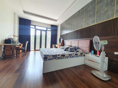 BÁN NHÀ NGUYỄN VĂN HUYÊN CẦU GIẤY, VỈA HÈ, Ô TÔ TRÁNH, KINH DOANH SIÊU ĐỈNH, 55M2 GIÁ 13 TỶ 5