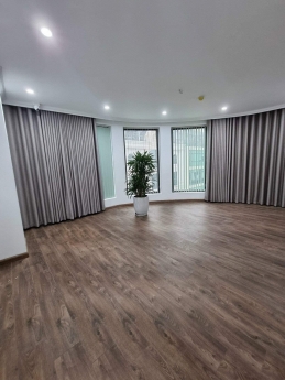 MẶT PHỐ- LÔ GÓC - Trung Kính 235m x 6t, MT 25m, giá 61 tỷ.