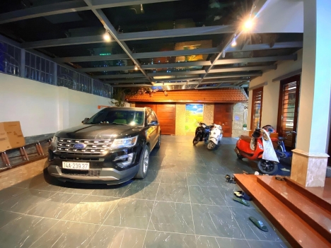 PHỐ NGUYỄN VĂN CỪ  60M- 4 TẦNG VỈA HÈ- Ô TÔ TRÁNH- KINH DOANH SẦM UẤT-MT KHỦNG 6.5M-GIÁ NHỈNH 10 TỶ.