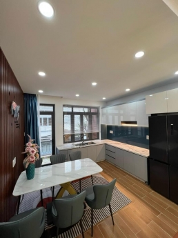 NHÀ TÔ HIẾN THÀNH, Q.10 – NGANG 5,6 M – TRUNG TÂM Q10 – GIÁP QUẬN 1, Q3 - KINH DOANH ĐƯỢC – Chỉ 4,3