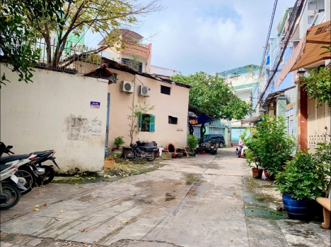 QUẬN 11.NHÀ RỘNG. HẺM TO. 9 TỶ