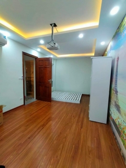 HÀNG KỊCH ĐỘC - NHÀ ĐẸP KHƯƠNG TRUNG- MẶT TIỀN BỀ THẾ - 3 GÁC ĐỖ CỬA - 30M RA Ô TÔ TRÁNH - 4.5 TỶ.
