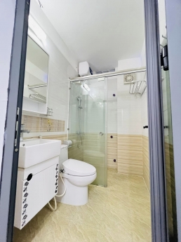 Cực Phẩm,Chùa Láng,Ngõ thông, 0m oto,Trước nhà 2,5M,2 Thoáng,35m_3,8 tỷ