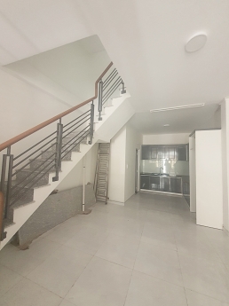 Bán nhà chính chủ Lò Gốm 4x17 x 3 tầng Ô tô đỗ cửa chỉ 7.3 tỷ