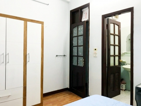 Bán nhà Đường Láng, ô tô tránh, thông Láng Hạ, 2 thoáng, kinh doanh thuận tiện.
