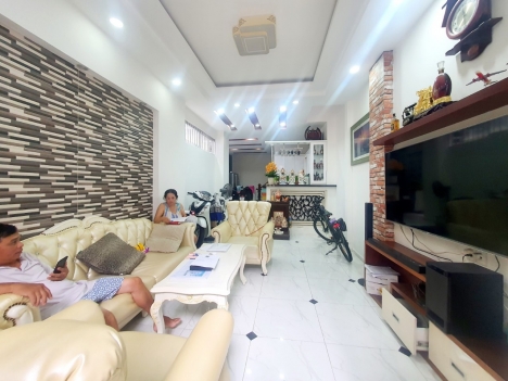 Hàng ngon NGÔ GIA TỰ .Q 10_ 4 tầng giá 10 tỷ