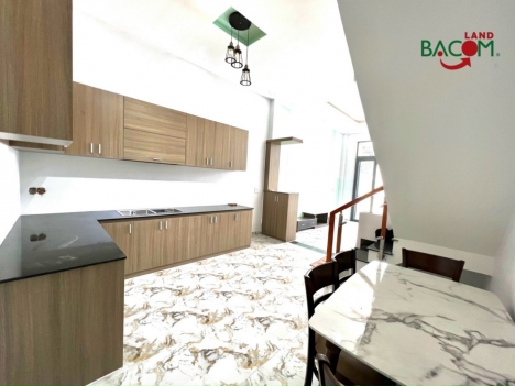 Bán nhà 1 Trệt 1 Lầu 73m2 SHR thổ cư đường ô tô (P. Hoá An)