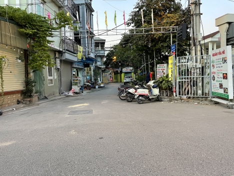 Nhà phường Long Biên, cách mặt phố 30m, ngõ rộng 02 ô tô tránh, 75m, MT5.5m, 7.5 tỷ