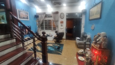 Nhà phố Nguyễn Văn Cừ, Vị trí Đẹp, Diện tich lớn, Mặt tiền rộng - Ở Sướng.