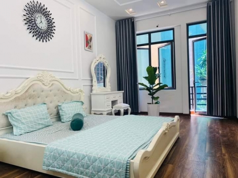 [Siêu hiếm]Nhà đẹp ở ngay ngõ 445 Lạc Long Quân, oto đỗ cửa, 33m/5tầng/5.2tỷ