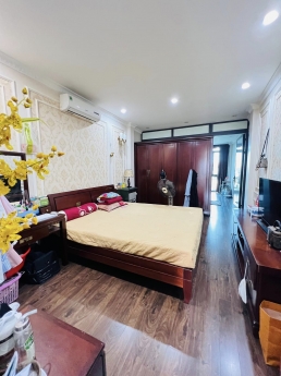 Bán nhà Cầu Giấy, 78m2, 2 thoáng, gara ô tô, ngõ rộng thoáng , KD, ô chờ thang máy, ở sướng
