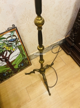 Giao lưu em đèn sàn chụp nón hàng Đức