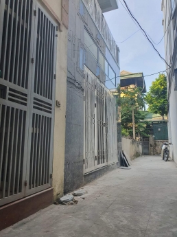 HIẾM CÓ GẦN PHỐ  GẦN Ô TÔ TRÁNH  2 THOÁNG
NGÕ 2.5M  SỔ ĐỎ PHÂN LÔ
Thanh Am bán nhà 33m2  3T giá