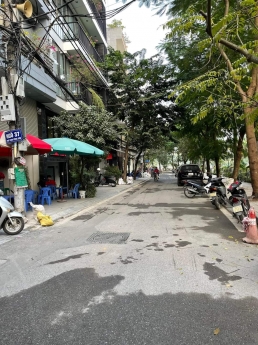 HIẾM, đất phố Lạc Long Quân thông ra Trịnh Công Sơn, Dt 80m2, Ô TÔ vào nhà, giá 11,6  tỷ.