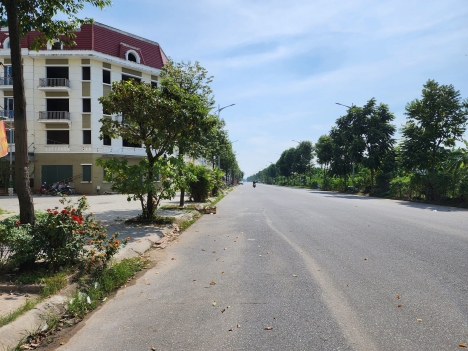 BÁN NHÀ HÀ ĐÔNG - MẶT CHÍNH KĐT PHÚ LƯƠNG - ĐƯỜNG 5 Ô TÔ ĐUA - VỈA HÈ ĐÁ BÓNG - 63 5 5 10.9 tỷ Hà