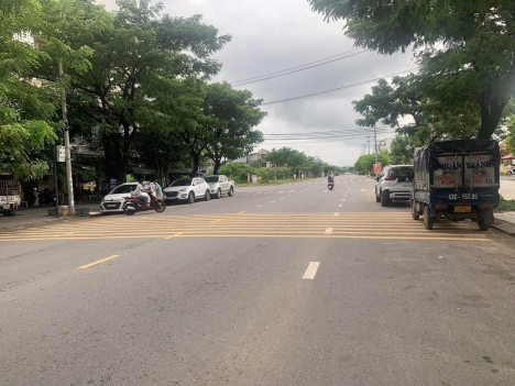 BÁN ĐẤT TẶNG NHÀ CÂP 4 MẶT TIỀN ĐƯỜNG CHÍNH HỮU SƠN TRÀ ĐÀ NẴNG DT; 120M2 GIÁ CHỈ 14,2 TỶ