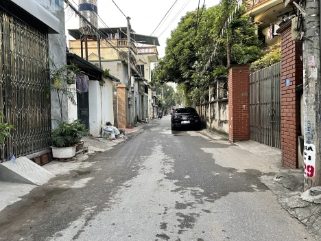 Bán đất Phố Trạm, mặt ngõ nông rộng ô tô tránh, 80m, 6.4 tỷ