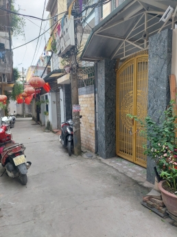 HIẾM CÓ GẦN PHỐ  GẦN Ô TÔ TRÁNH  2 THOÁNG
NGÕ 2.5M  SỔ ĐỎ PHÂN LÔ
Thanh Am bán nhà 33m2  3T giá