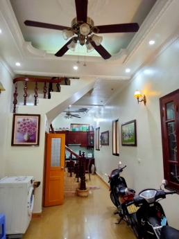 Bán nhà GẤP phố Hoàng Văn Thái: 40M2* 5 tầng, 5 phòng ngủ, gần NGÃ TƯ SỞ,  chỉ 4.8 tỷ