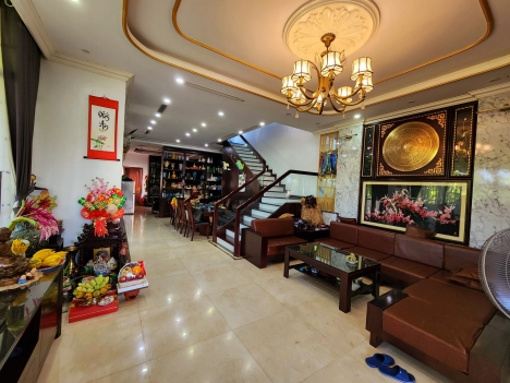 Nhà đẹp Nguyễn Phong Sắc, 96m2, phân lô, ô tô tránh, Kinh doanh, 15m ra phố, tặng nội thất