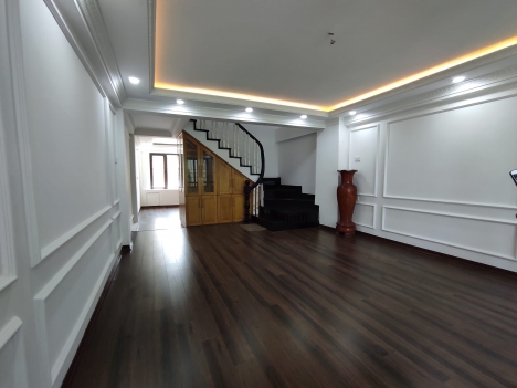 Bán nhà Việt Hưng Long Biên, Lô góc, KInh doanh, oto tránh, 77m2, giá 3.85 tỷ