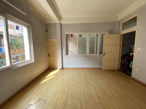 BIỆT THỰ  ĐỐNG ĐA - VỊ TRÍ ĐẸP -GaRa  Ô TÔ , 4M RA ĐƯỜNG Ô TÔ TRÁNH - KINH DOANH